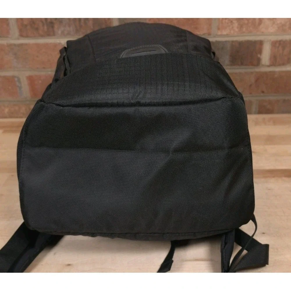 OGIO Shuttle Pack Black Backpack 400D 1,300 cu 21.3 L Travel Bag NEW